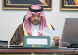 أمير الحدود الشمالية السعودية يرأس اجتماع استعدادات رمضان