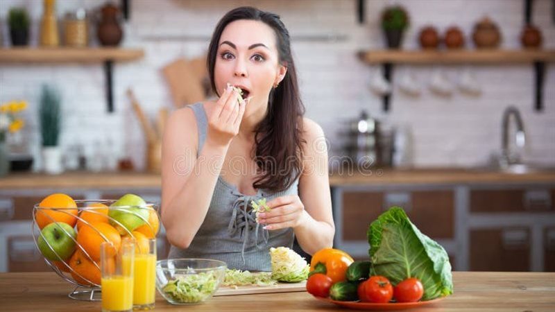 أطعمة طبيعية تحسّن رائحة الجسم وتمنحك انتعاشًا يدوم طوال اليوم