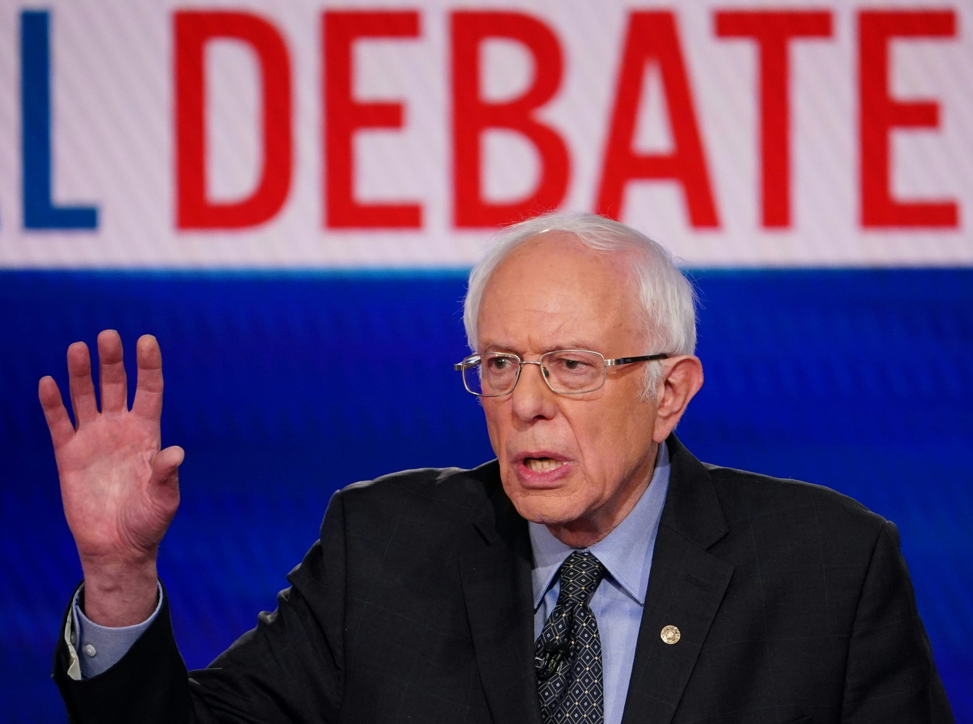 بيرني ساندرز يهاجم ترامب: انتقاده للبابا بسبب موقفه من حرب إيران «سلوك مضطرب»