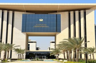 اتصالات مصرية مكثفة لخفض التصعيد.. وزير الخارجية يبحث تطورات المنطقة مع السعودية والعراق والطاقة الذرية