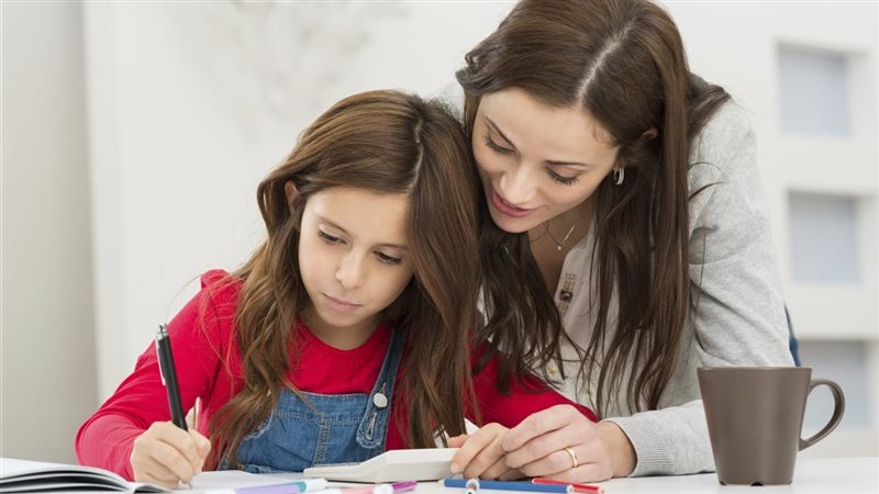 خطوات ذكية لتحفيز الطفل على المذاكرة بدون صدامات أو توتر داخل البيت 1 خطوات ذكية لتحفيز الطفل على المذاكرة بدون صدامات أو توتر داخل البيت