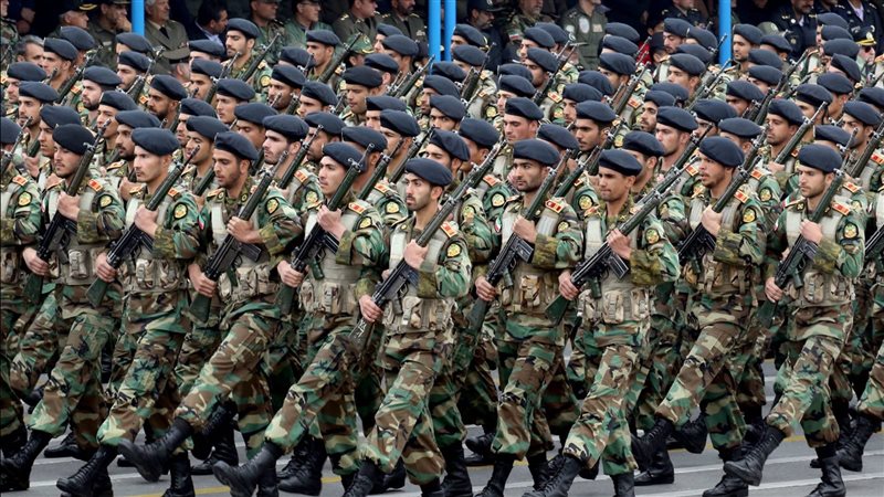 توتر متصاعد بين واشنطن وطهران.. تأهب عسكري إيراني ومهلة أمريكية محتملة لاحتواء الأزمة