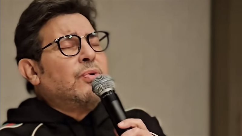 توقف مشروع غنائي لـ هاني شاكر بسبب أزمته الصحية.. وأنباء الوفاة غير صحيحة