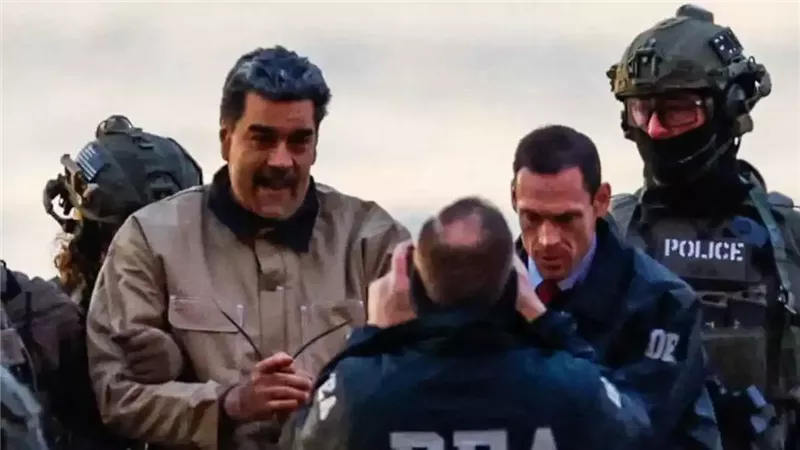 واشنطن تسمح لفنزويلا بدفع أتعاب محامي مادورو وسط تطورات قضائية