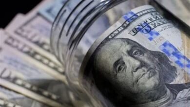 الدولار يدخل أسبوعًا حاسمًا عالميًا وسط ترقب قرارات الفيدرالي والبنوك المركزية وتوترات النفط والحرب في الشرق الأوسط وتذبذب الأسواق العالمية
