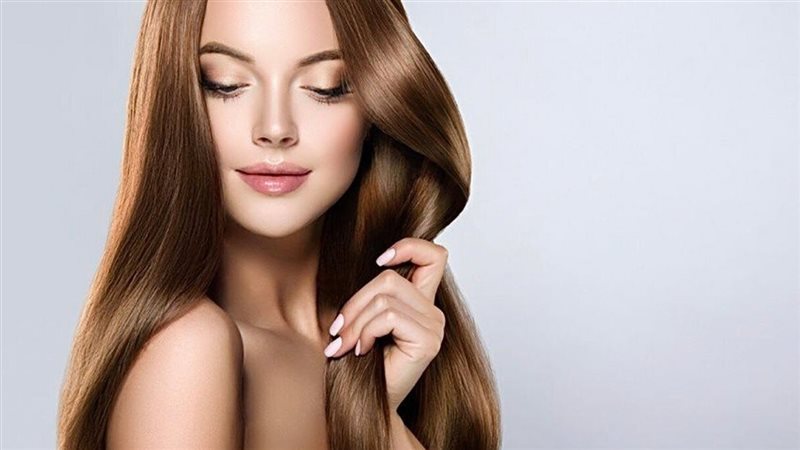 روتين “راحة الشعر” يوم واحد أسبوعيًا.. خطوة بسيطة تعيد التوازن الطبيعي لفروة الرأس