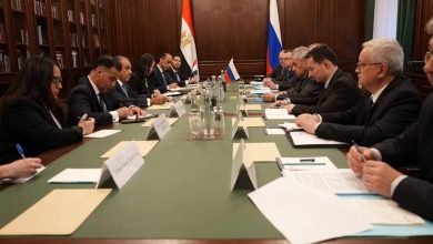 وزير الخارجية المصري يلتقي المسؤول الروسي لمناقشة التعاون والقضايا الإقليمية