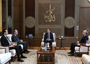 قرارات حكومية جديدة لتعزيز الاستثمار.. تعيين محمد عوض رئيسًا تنفيذياً لـ الاستثمار وإيمان منصور نائبًا