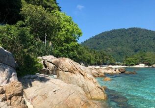 جزر بيرينتيان.. جنة استوائية لعشاق المغامرة والهدوء في قلب ماليزيا