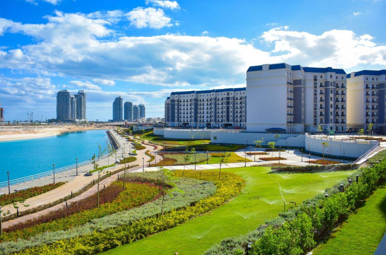 وزيرة الإسكان تتابع مشروعات العلمين الجديدة ومارينا وتوجه بزيادة معدلات التنفيذ