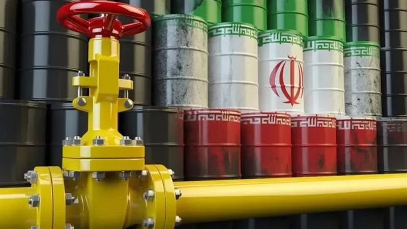 الصين تتحدى العقوبات الأمريكية على نفط إيران وتحركات عسكرية تثير التوتر في مضيق هرمز