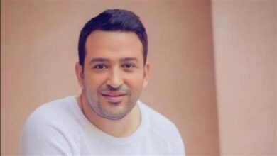 تامر حسين يدافع عن عزيز الشافعي بعد الهجوم على ديو بحرية لشيرين وحماقي