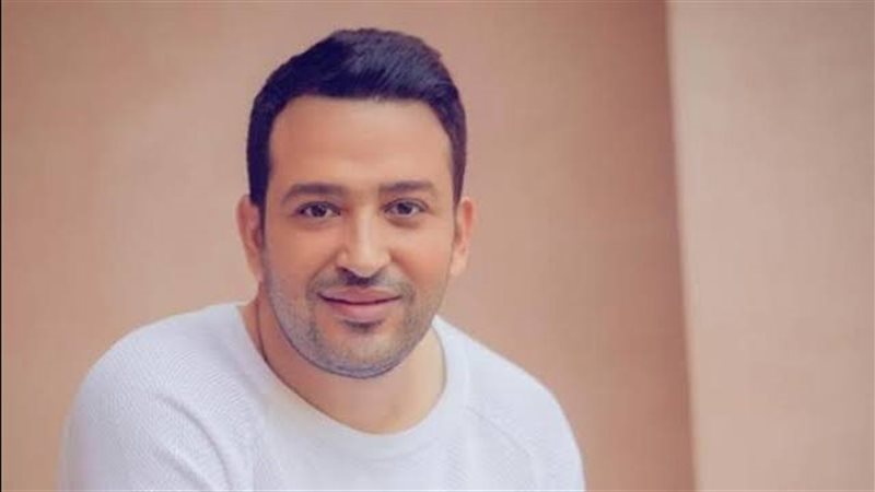 تامر حسين يدافع عن عزيز الشافعي بعد الهجوم على ديو بحرية لشيرين وحماقي