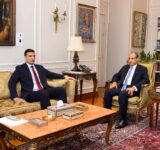 وزير الخارجية يبحث مع الصناعة والاستثمار دعم القطاع الصناعي وجذب الاستثمارات