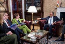 وزير الخارجية يبحث مع رئيسة البنك الأوروبي لإعادة الإعمار والتنمية دعم الاستثمارات والإصلاح الاقتصادي