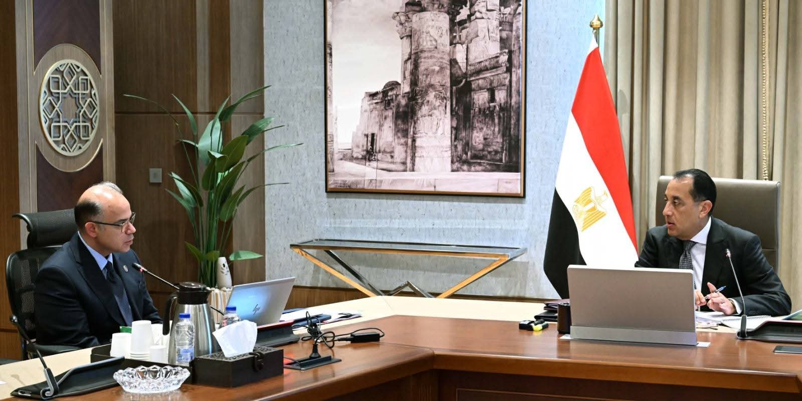 رئيس الوزراء يتابع مع وزير الاستثمار ملفات جذب الاستثمارات وتعزيز الصادرات 1 رئيس الوزراء يتابع مع وزير الاستثمار ملفات جذب الاستثمارات وتعزيز الصادرات