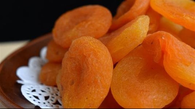 طريقة عمل المشمش المجفف في المنزل.. خطوات سهلة وفوائد غذائية متعددة