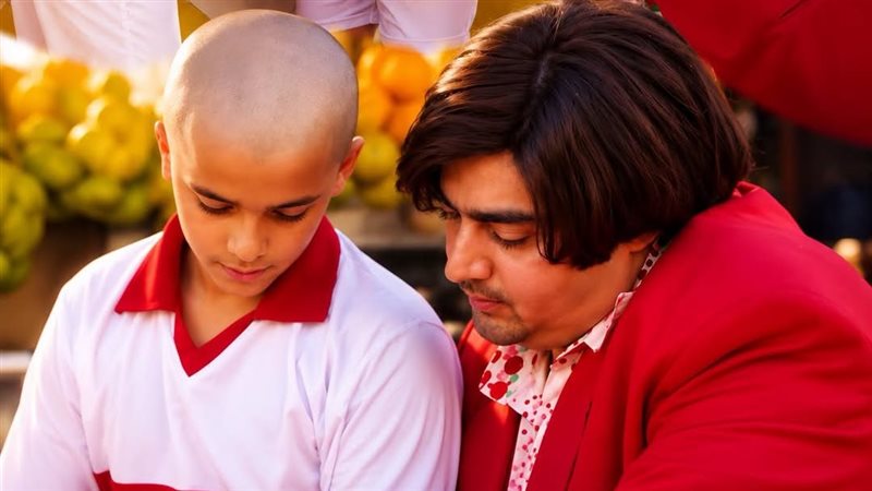 شيكو يستعيد مشهدًا من سمير وشهير وبهير احتفالًا بتألق حسام حسن مع منتخب مصر