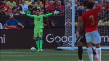 الأهلي يتمسك ببقاء مصطفى شوبير.. وعرض احتراف ضخم قد يغير الموقف