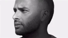 اتهامات لرامي صبري بتقليد محمد حماقي بعد طرح بوستر ألبوم "القمر"