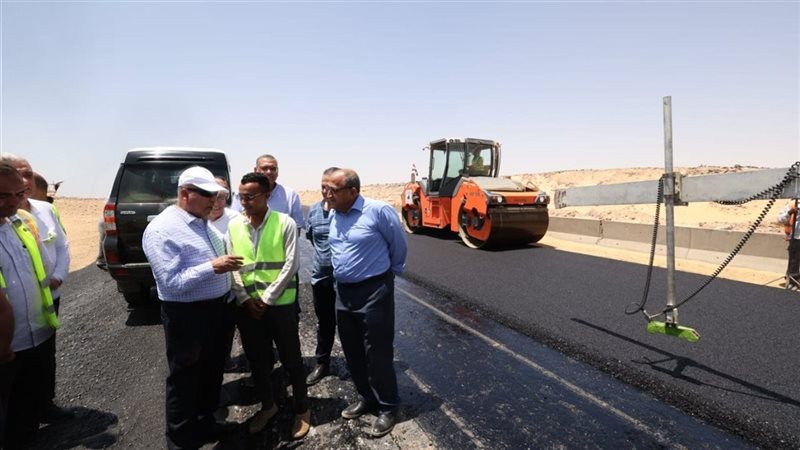 كامل الوزير يتفقد مشروعات الطرق ومحاور النيل بأسوان والأقصر ويوجه بتسريع معدلات التنفيذ 1 كامل الوزير يتفقد مشروعات الطرق ومحاور النيل بأسوان والأقصر ويوجه بتسريع معدلات التنفيذ