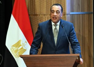 مدبولي: 95 صناعة وآلاف المصانع ستشارك في تنفيذ مشروع مدى باستثمارات تتجاوز 3.1 مليار دولار 2 مدبولي: 95 صناعة وآلاف المصانع ستشارك في تنفيذ مشروع مدى باستثمارات تتجاوز 3.1 مليار دولار
