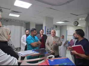 قام الدكتور أسامة الشلقاني، وكيل وزارة الصحة بالقليوبية، بزيارة طبيبة الأسنان سارة عوض بالمستشفى للاطمئنان على حالتها الصحية، وذلك عقب تعرضها لاعتداء داخل مقر عملها في شبرا الخيمة.