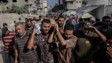 غارات إسرائيلية على غزة تودي بحياة مسؤول أمني ومسعف.. وارتفاع الضحايا في الضفة الغربية