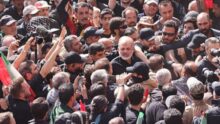أحمد وحيدي يشق الحشود بدراجة بخارية في جنازة علي خامنئي.. وظهور لافت لقائد الحرس الثوري