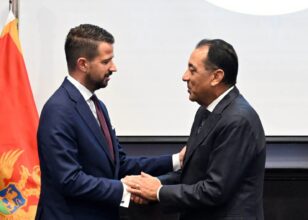مصر ومونتينيجرو توقعان مذكرة تفاهم لتعزيز التعاون في النقل البحري والموانئ 7 مصر ومونتينيجرو توقعان مذكرة تفاهم لتعزيز التعاون في النقل البحري والموانئ