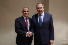 وزير الخارجية يبحث مع لافروف تعزيز التعاون الثنائي وتطورات الأوضاع الإقليمية