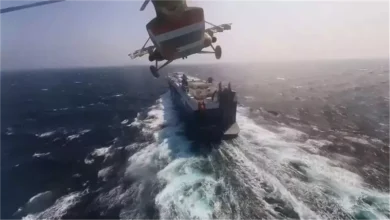 الجيش اليمني يعلن تدمير 3 زوارق حوثية محملة بالمتفجرات في البحر الأحمر