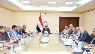 وزير الإنتاج الحربي يتابع خطط تطوير الشركات ورفع معدلات الإنتاج