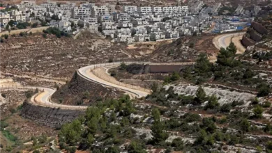 إصابة 12 فلسطينيًا في هجوم لمستوطنين قرب رام الله