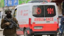 وفاة فلسطينية بعد احتجاز سيارة إسعاف عند حاجز إسرائيلي.. 930 بوابة ونقطة تفتيش تعرقل الرعاية الطبية بالضفة الغربية