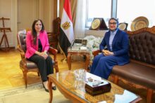وزيرة الإسكان تبحث مع محافظ الوادي الجديد تنفيذ مشروعات التنمية والخدمات بالمحافظة
