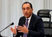 قرار جديد لرئيس الوزراء بفرض رسم 15 دولارًا على تأشيرات الدخول والمرور والأعمال القنصلية بالخارج