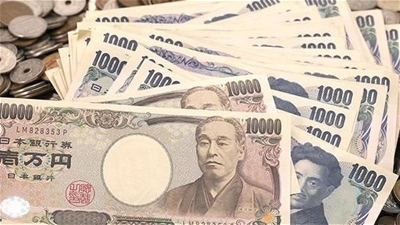 الين الياباني يسجل أعلى مستوى أمام الدولار في 7 أشهر.. والعملات تترقب تشديد السياسة النقدية