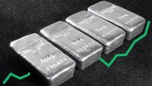 أسعار الفضة تتذبذب خلال أغسطس.. وخبير يكشف أفضل طرق الاستثمار في المعدن