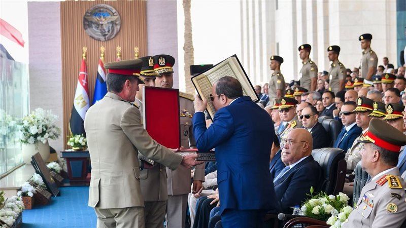 السيسي يشهد حفل تخرج دفعات جديدة من الكليات العسكرية والأكاديمية العسكرية المصرية