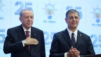 رئيس بلدية إزمير ينضم إلى حزب أردوغان الحاكم
