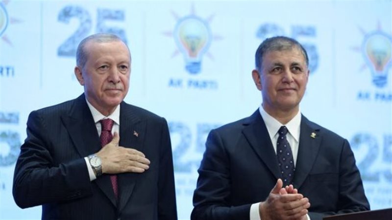 رئيس بلدية إزمير ينضم إلى حزب أردوغان الحاكم