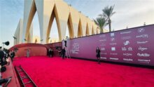 السجادة الحمراء تستعد لاستقبال نجوم الدورة التاسعة من مهرجان الجونة السينمائي