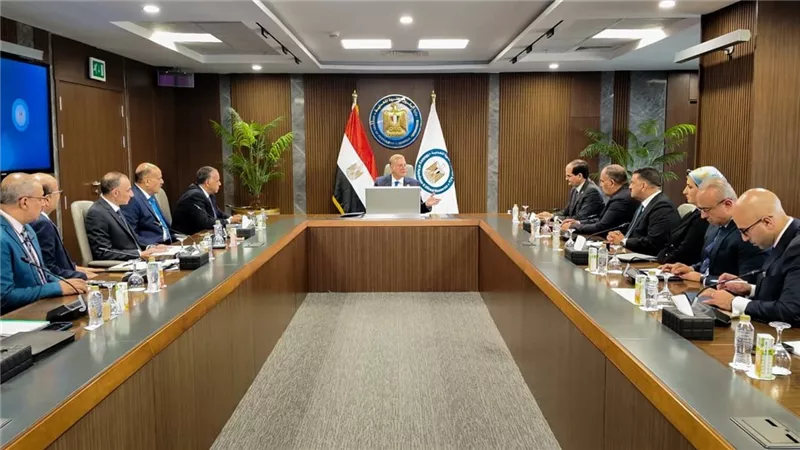 وزير البترول يعلن آلية جديدة للتعاقب الوظيفي لإعداد قيادات المستقبل 1 وزير البترول يعلن آلية جديدة للتعاقب الوظيفي لإعداد قيادات المستقبل