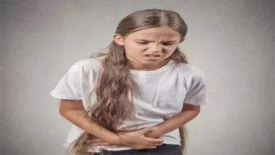 علاج الإمساك عند الأطفال.. نصائح غذائية وعادات يومية تساعد على تسهيل التبرز