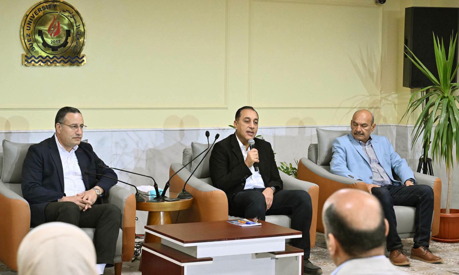 مدبولي يحسم الجدل حول تكليف خريجي طب الأسنان والتمريض.. ويوجه رسالة مهمة لطلاب الجامعات بالسويس 1 مدبولي يحسم الجدل حول تكليف خريجي طب الأسنان والتمريض.. ويوجه رسالة مهمة لطلاب الجامعات بالسويس