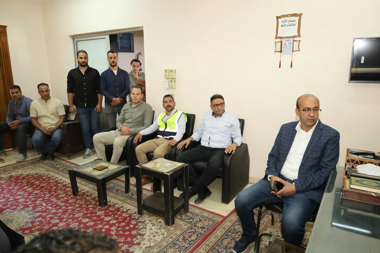 رئيس مياه الغربية يتفقد فرع الشركة ببسيون ويتابع مستوى الخدمات ويُسلّم شهادة الإعتماد لمعمل الفرع.