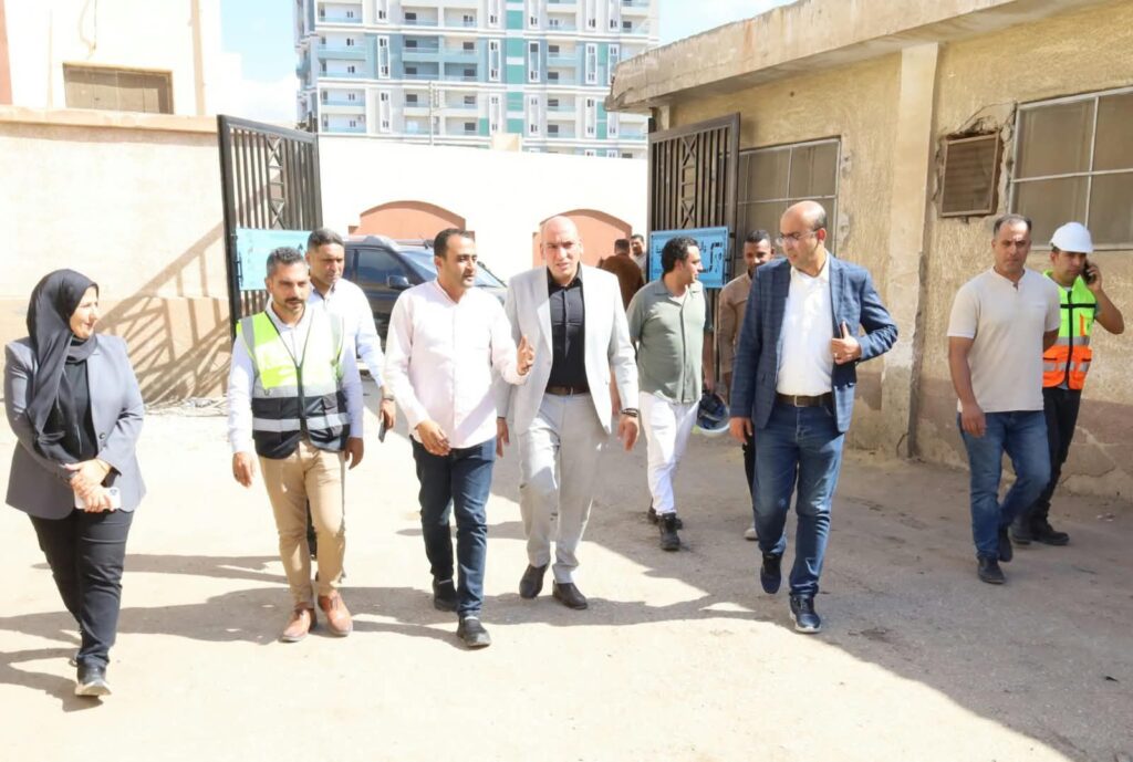 رئيس مياه الغربية يتفقد فرع الشركة ببسيون ويتابع مستوى الخدمات ويُسلّم شهادة الإعتماد لمعمل الفرع.