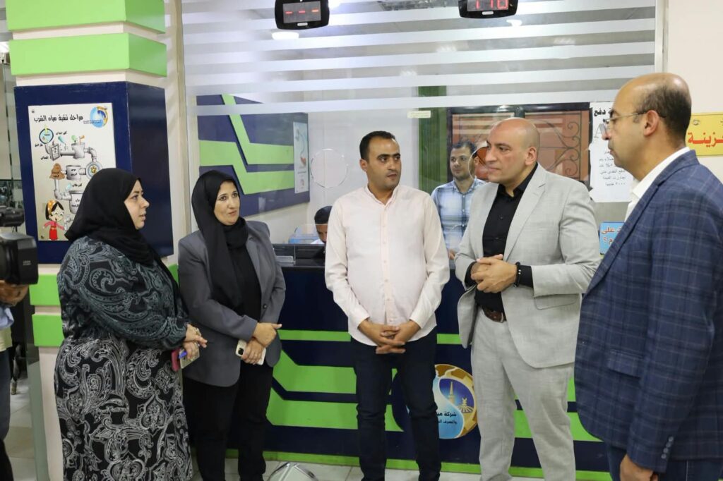 رئيس مياه الغربية يتفقد فرع الشركة ببسيون ويتابع مستوى الخدمات ويُسلّم شهادة الإعتماد لمعمل الفرع.