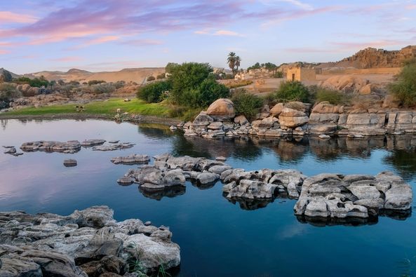 محافظ أسوان يرفع درجة الاستعداد القصوى لمواجهة الأمطار والسيول